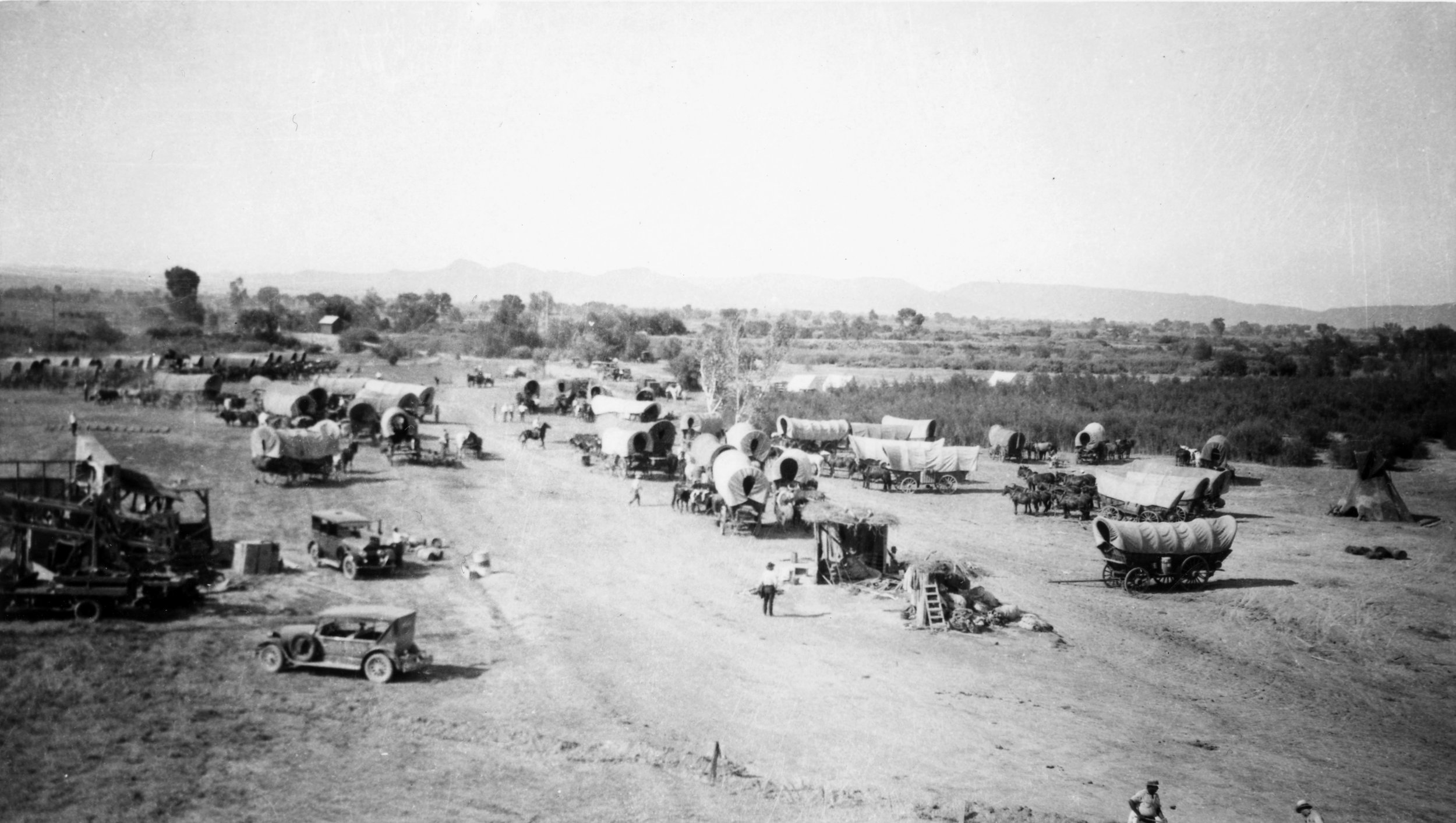 A behind-the-scenes shot from The Big Trail (1930) set in Yuma, Arizona. Photo courtesy of Mrs. Hazel Balinger from The Lapidary Journal.